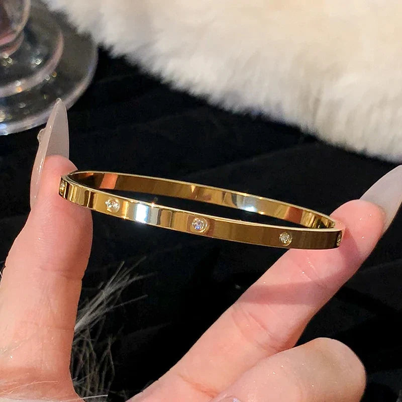 Classic Bracelet with Mother-of-Pearl and Zirconia Detail